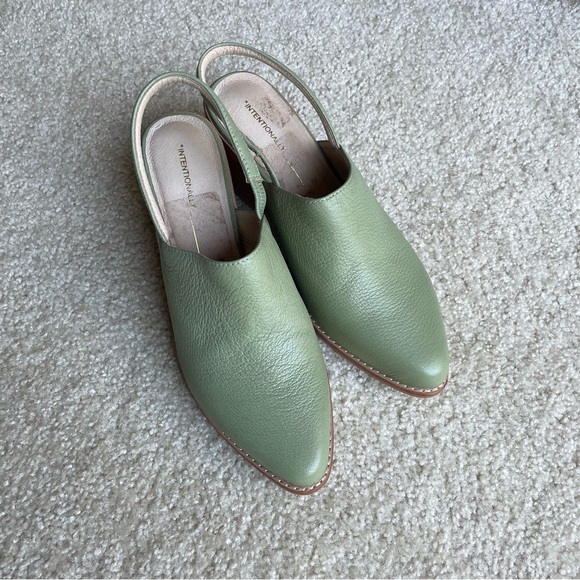 Intentionally Blank Mule Size 39 - Picture 8 of 8